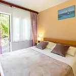 Family Friendly House With A Parking Space Prizba, Korcula - 15468 Vikendica *