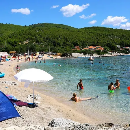 Family-friendly House With Hot Tub Prizba, Korcula - 15468 Nyaraló Prižba