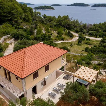 Holiday home Family Friendly House With A Parking Space Prizba, Korcula - 15468