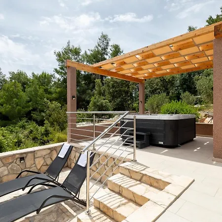 Family-Friendly House With Hot Tub Prizba, Korcula - 15468