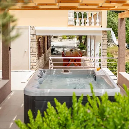 Holiday home Family Friendly House With A Parking Space Prizba, Korcula - 15468