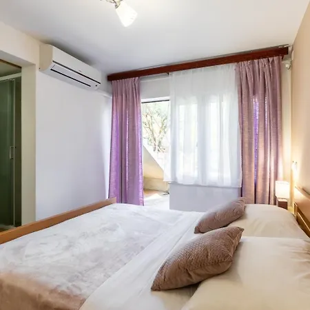 Family-friendly House With Hot Tub Prizba, Korcula - 15468