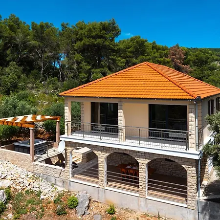 Hébergement de vacances Family-friendly House With Hot Tub Prizba, Korcula - 15468 *