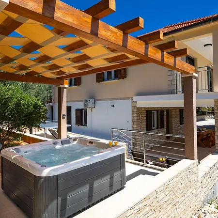 Hébergement de vacances Family-friendly House With Hot Tub Prizba, Korcula - 15468 Prižba