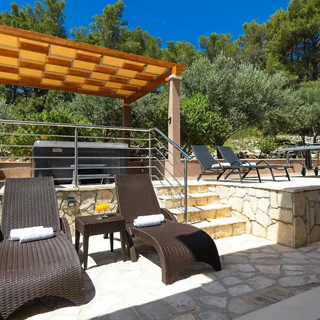 Family-friendly House With Hot Tub Prizba, Korcula - 15468 * Prižba