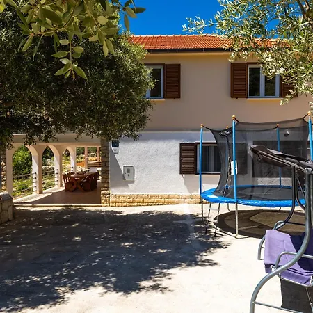 Hébergement de vacances Family-friendly House With Hot Tub Prizba, Korcula - 15468 *