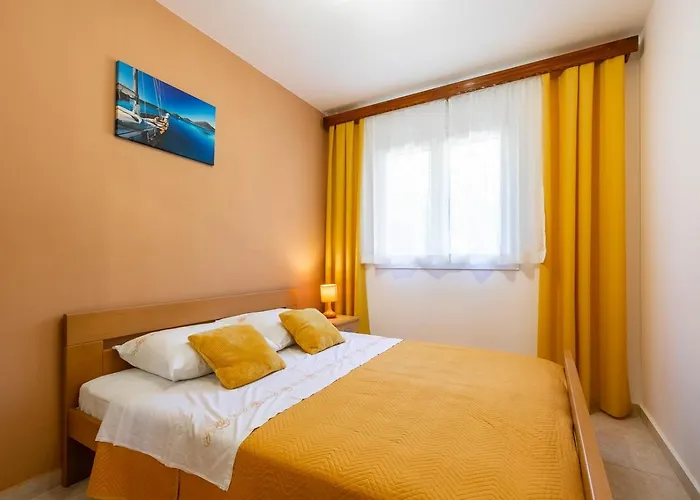 Family Friendly House With A Parking Space Prizba, Korcula - 15468 * 普瑞兹巴