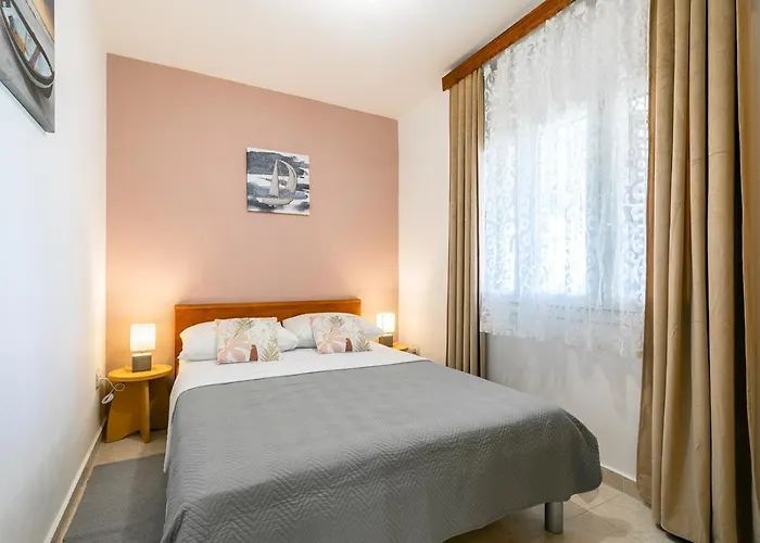 Family Friendly House With A Parking Space Prizba, Korcula - 15468