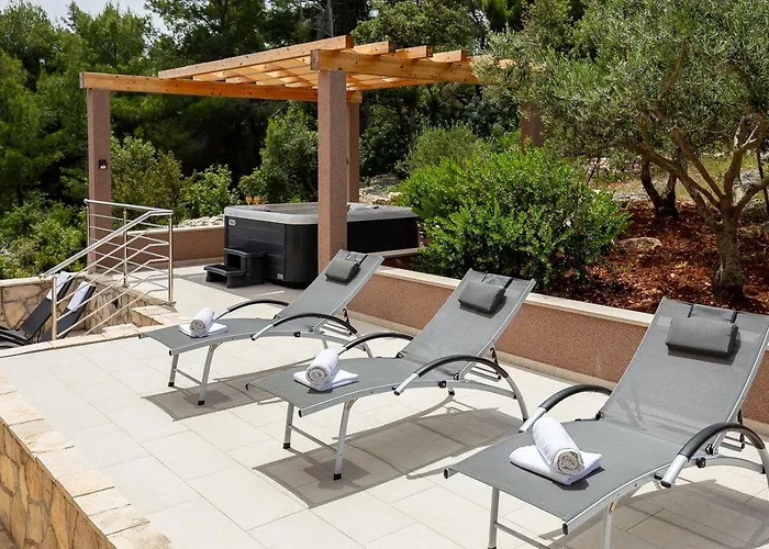 Family Friendly House With A Parking Space Prizba, Korcula - 15468 度假居