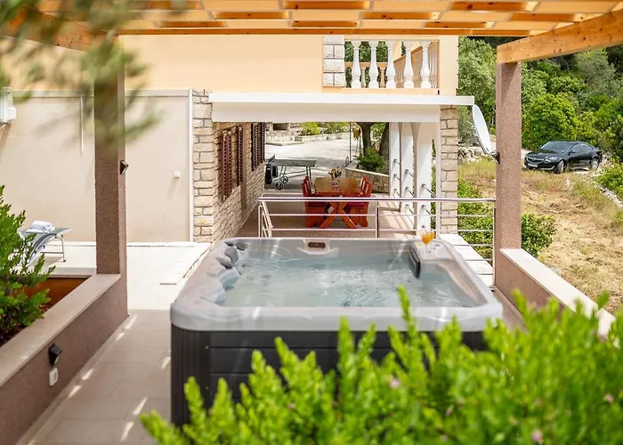 度假居 Family Friendly House With A Parking Space Prizba, Korcula - 15468